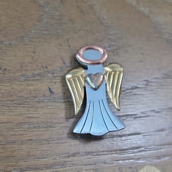 Avon Angel Pin with Gold Wings and Heart - Picture 1 of 3